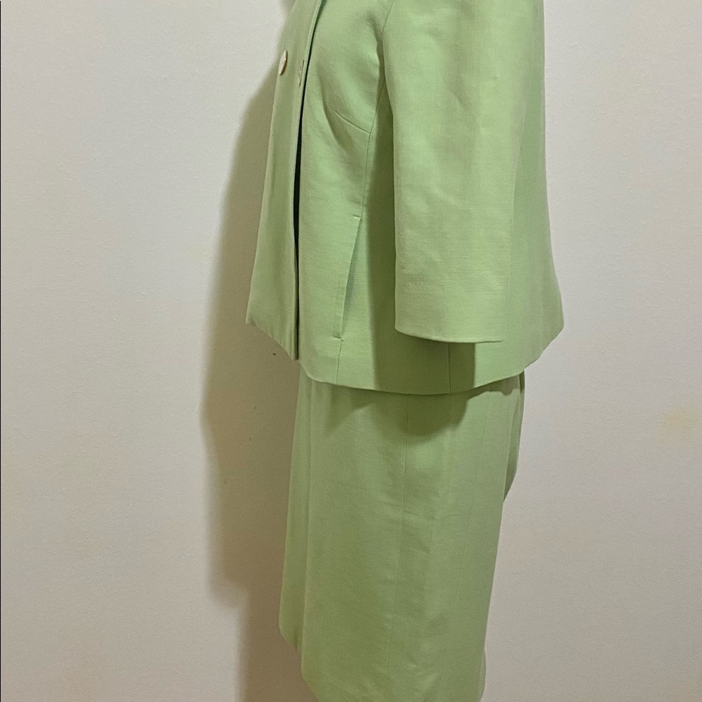 W Worth Suit - Picture 2 of 14